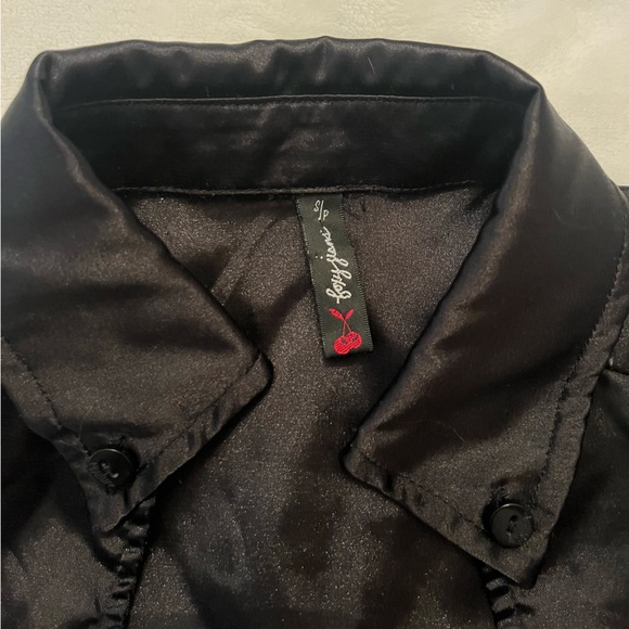 Foxy Jeans black satin blouse - Picture 7 of 11